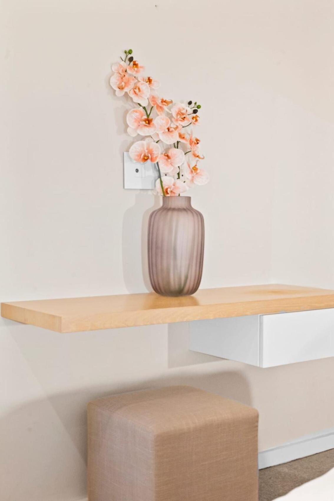 Stylish In Point Apartment *